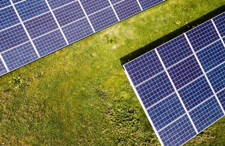 Photovoltaik Freiflaechenanlage min